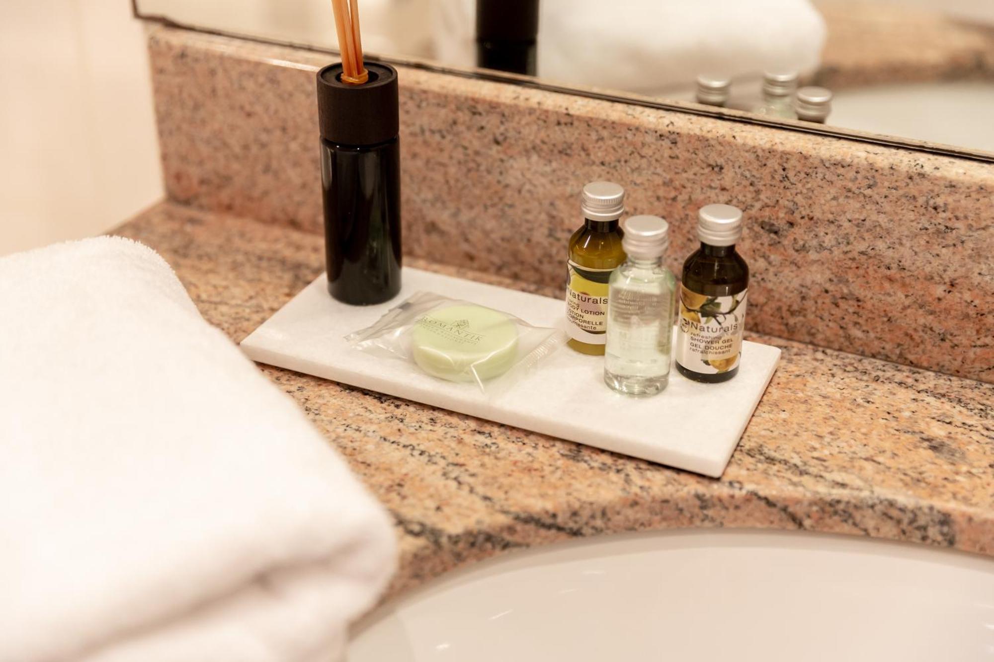 Parkhotel Fritz Am Brunnen Швельм Номер фото
