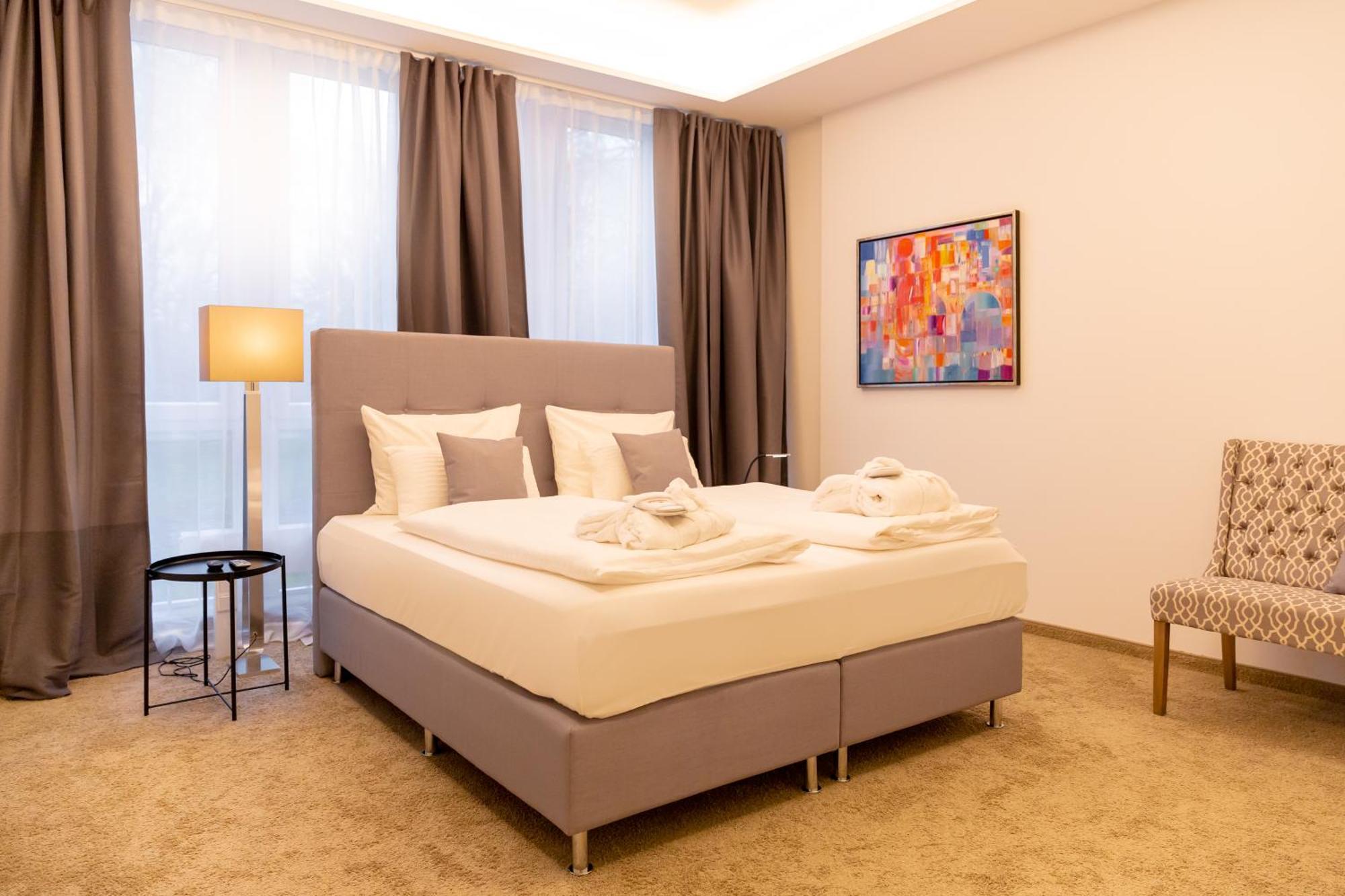 Parkhotel Fritz Am Brunnen Швельм Номер фото
