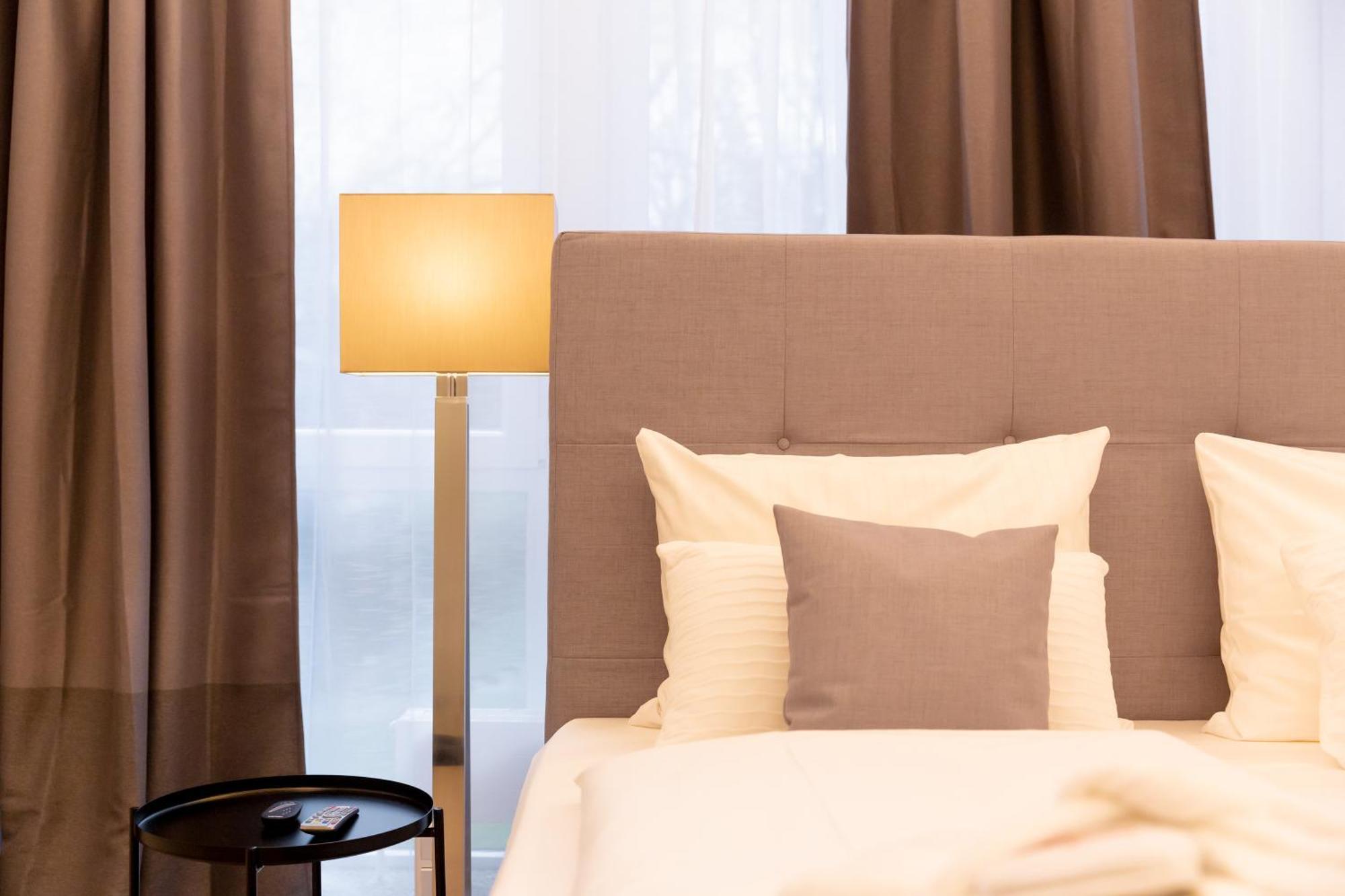 Parkhotel Fritz Am Brunnen Швельм Номер фото